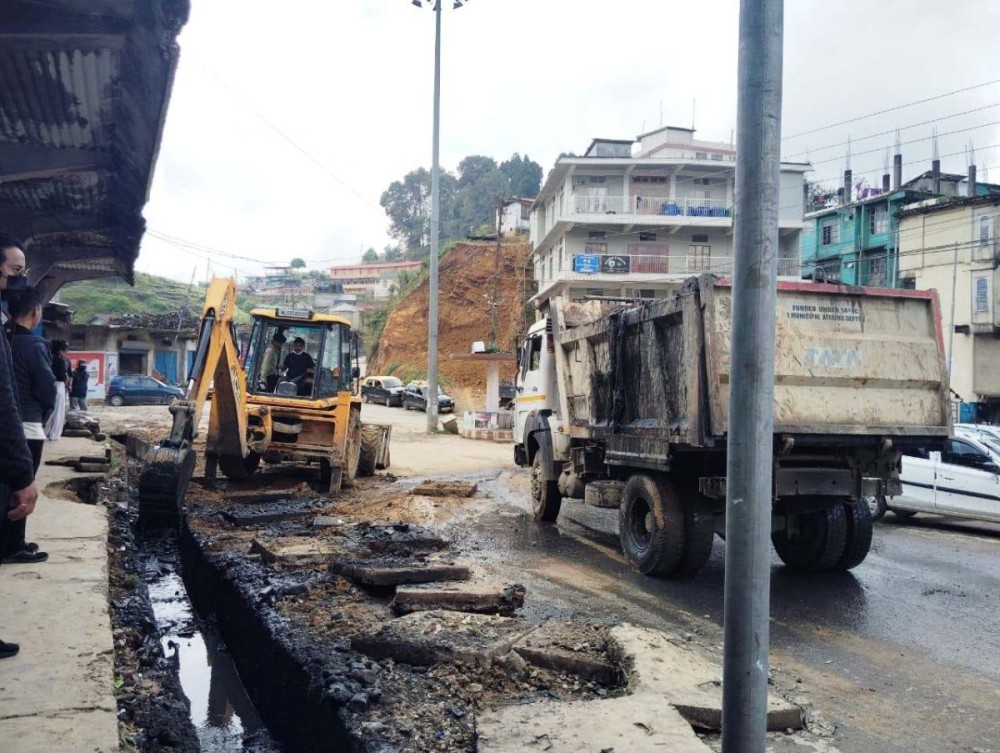 Zunheboto Town Council (ZTC) undertook an extensive early morning cleanup drive of clogged drainage systems across the town on May 14. (Morung Photo)
