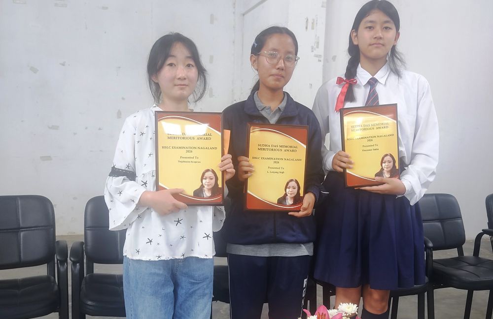 Students receiving the Sudha Das Memorial award.