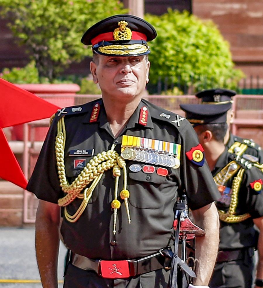 Vice Chief of Army Staff-designate Dhiraj Seth inspects a guard of honour ahead of assuming charge as Vice Chief of the Army Staff, at South Block in New Delhi on April 1, 2026. (IANS File Photo)