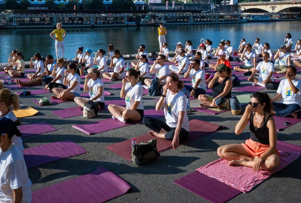 Indian missions worldwide bring together diverse communities to mark I...