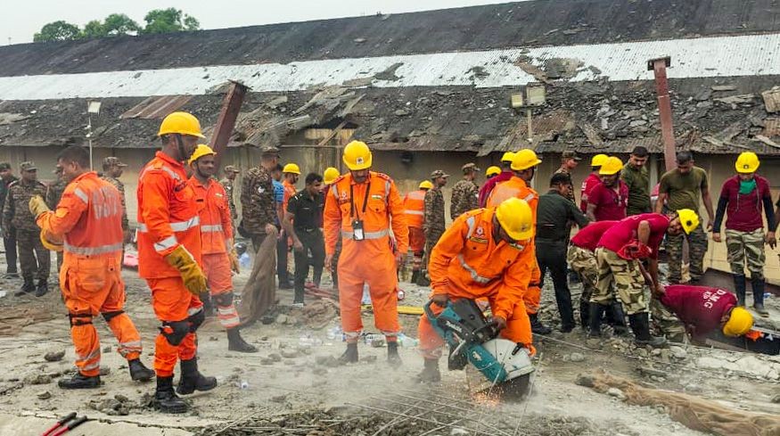 National Disaster Response Force (NDRF) personnel carry out a rescue operation at the site of an under-construction warehouse collapse in the Taratala area of Kolkata, West Bengal, on June 24, 2026. (IANS/X Photo)
