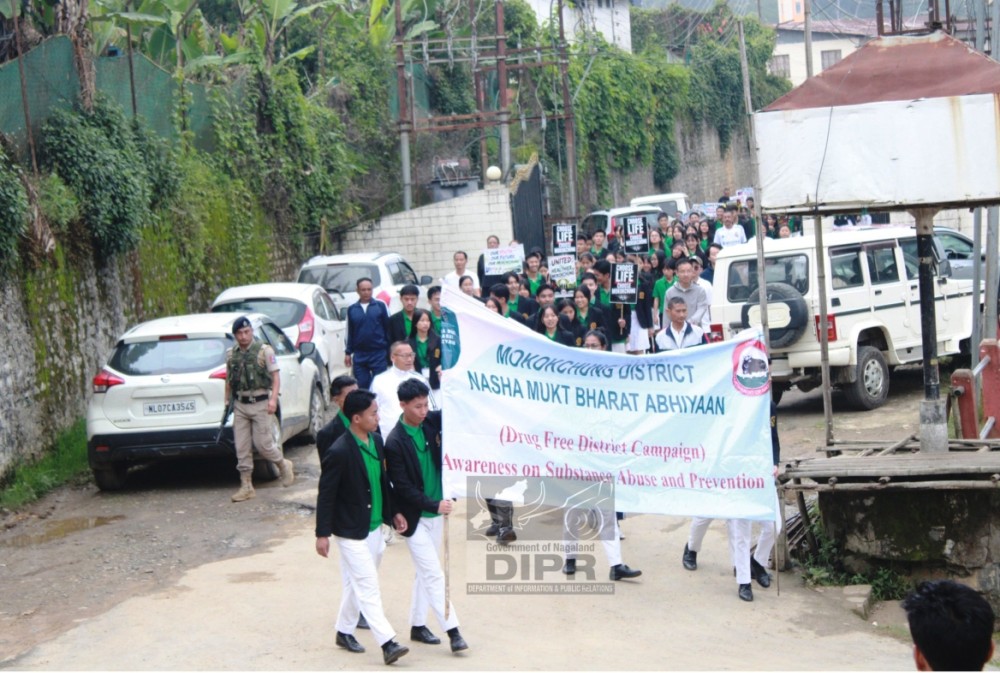 Students participate in the a district walkathon during the observance of Nasha Mukt Bharat Abhiyan themed, ‘NMBA: Viksit Bharat ke Pehchaan’ in Mkokchung on June 24. (DIPR Photo)