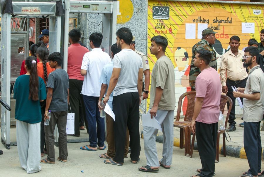 Aspirants stand in a queue before entering Gargi Sarvodaya Kanya Vidyalaya ahead of the NEET UG 2026 re-exam at Green Park in New Delhi on June 21, 2026. (IANS File Photo)