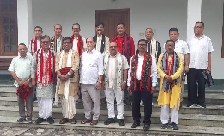 Dr Neiphiu Rio with delegation of Kamrup Metropolitan Zila Sahitya Sabha, Assam at Sovima on July 27.