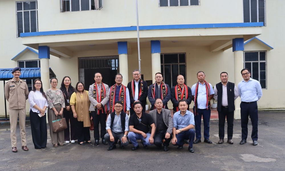 Committee members along with the officials of Assembly Secretariat, Phek and Pfutsero.
