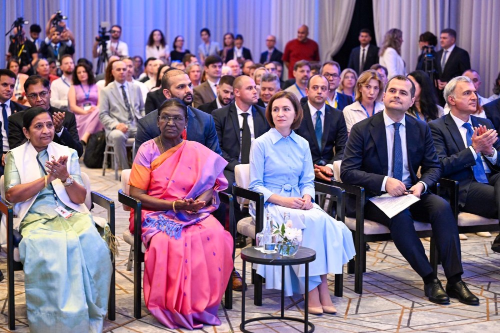 Chisinau: President Droupadi Murmu with Moldovan President Maia Sandu during the India-Moldova Business Forum in Chisinau, Moldova, on Monday, July 20, 2026. (Photo: IANS/X/@rashtrapatibhvn)