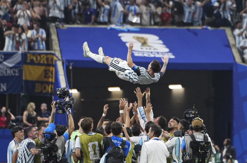 Atlanta: Lionel Messi of Argentina is tossed into the air by teammates as they celebrate victory after the round of 16 match between Argentina and Egypt at the 2026 FIFA World Cup at Atlanta Stadium in Atlanta, the United States, July 7, 2026. (Photo: Xinhua via IANS)
