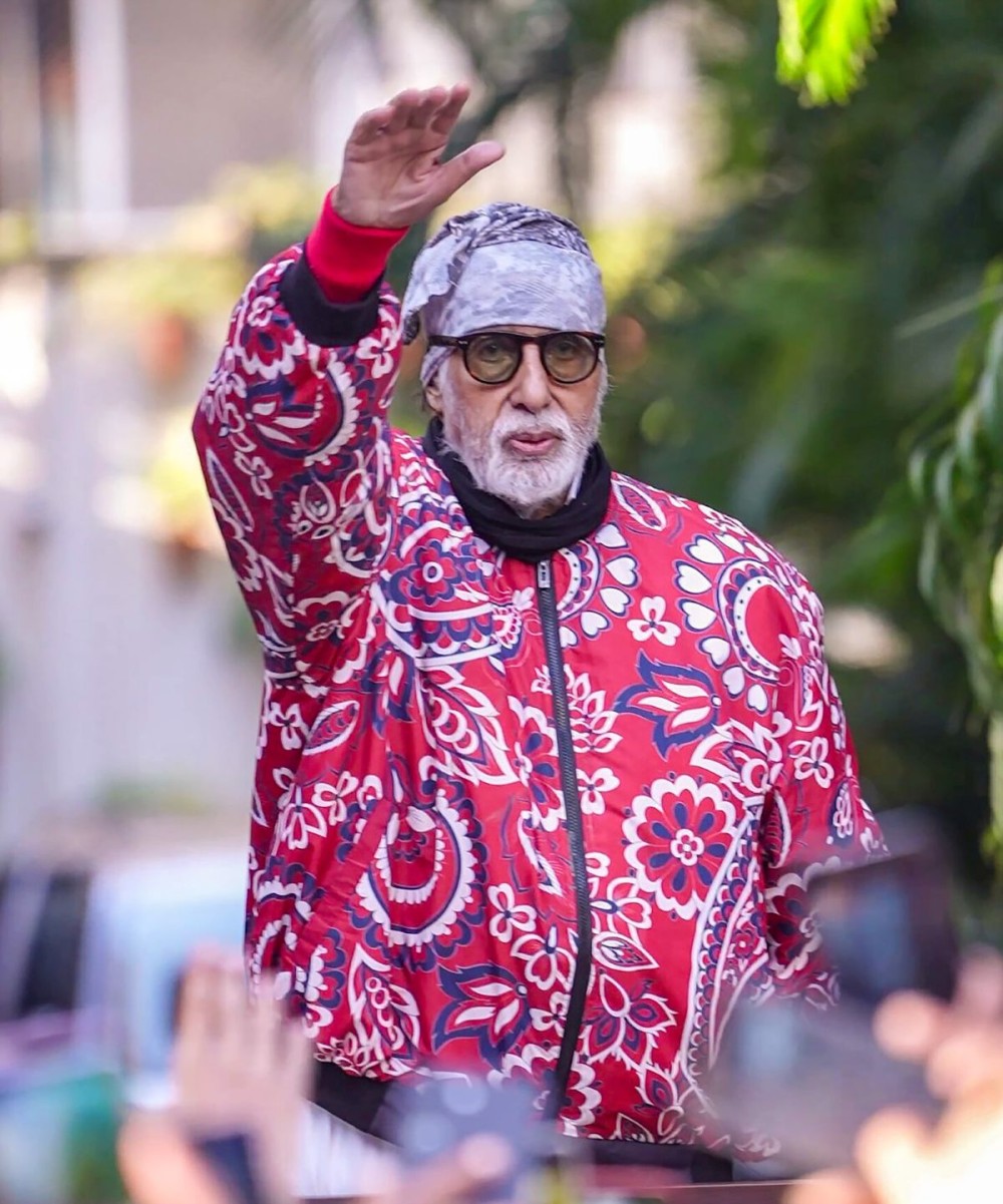 Mumbai: Actor Amitabh Bachchan greets fans outside his residence in Juhu, Mumbai, on Sunday, April 12, 2026. (Photo: IANS)
