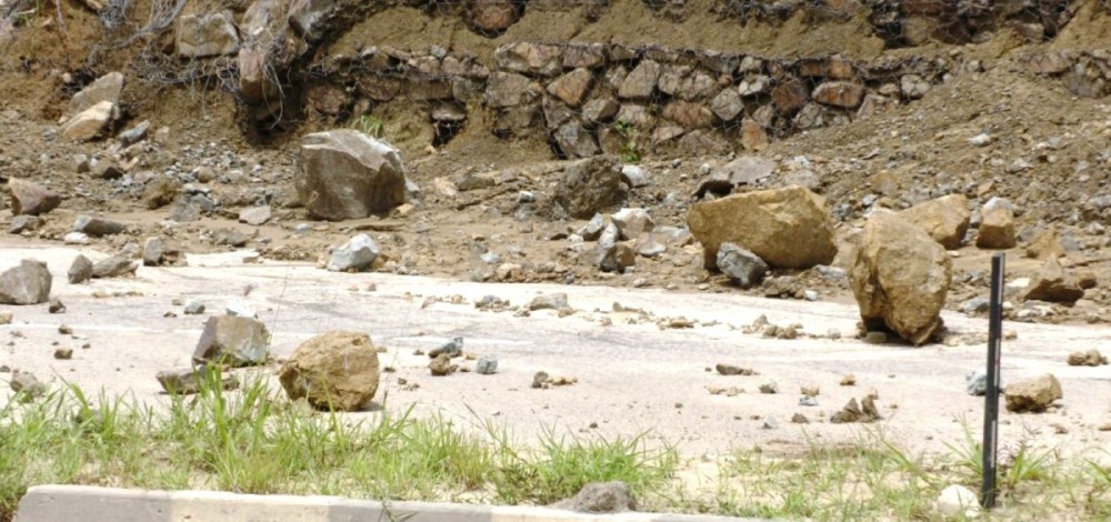 Boulders splayed on the cliff-side in one segment of the Chümoukedima-Kukidolong stretch of the Dimapur-Kohima 4-lane highway, NH 29, on July 7. (Morung Photo)