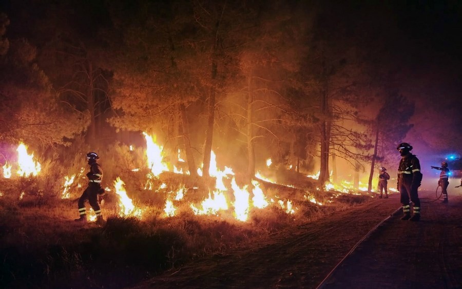 Firefighters battle a wildfire in Cebreros, Castilla y Leon, Spain, on July 21, 2022. (IANS File Photo)