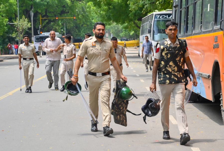 Police personnel carry protective gear as they remain deployed during the Cockroach Janata Party’s protest demanding the resignation of Union Education Minister Dharmendra Pradhan over the alleged NEET paper leak and examination irregularities at Jantar Mantar in New Delhi on July 23, 2026. (IANS Photo)