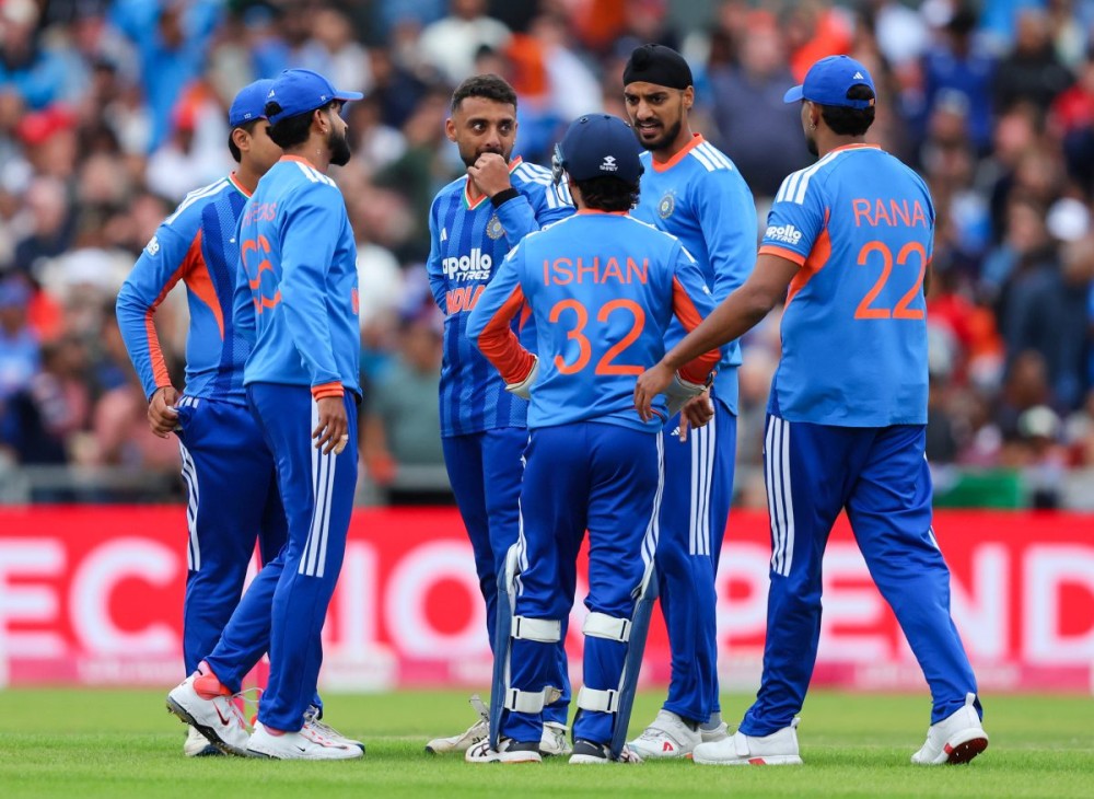 Manchester: India's Varun Chakaravarthy celebrates with teammates after dismissing England's Will Jacks during the second T20 International match between India and England in the India tour of England 2026 at Emirates Old Trafford in Manchester, England, on Saturday, July 4, 2026. (Photo: IANS)