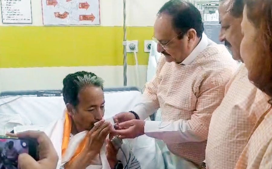 Union Health and Family Welfare Minister J.P. Nadda meets activist Sonam Wangchuk at Medanta Hospital in Gurugram on Thursday night, July 23, 2026. Wangchuk ended his hunger strike on Thursday night in the presence of Union Ministers J.P. Nadda and Jitendra Singh. (IANS/Video Grab Photo)