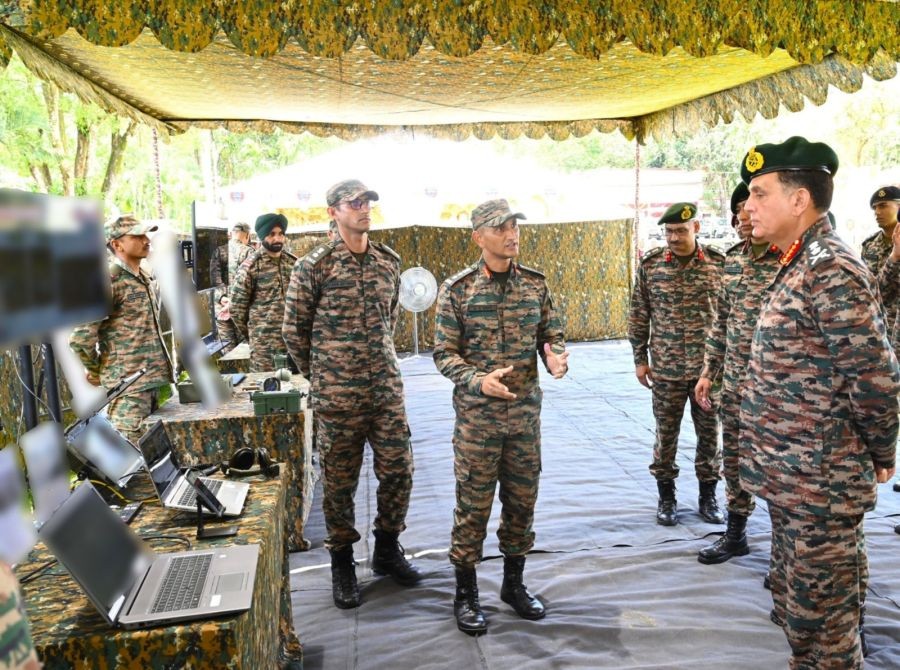 Army Chief reviews Eastern Theatre security, operational preparedness during two-day visit (Photo: Army)
