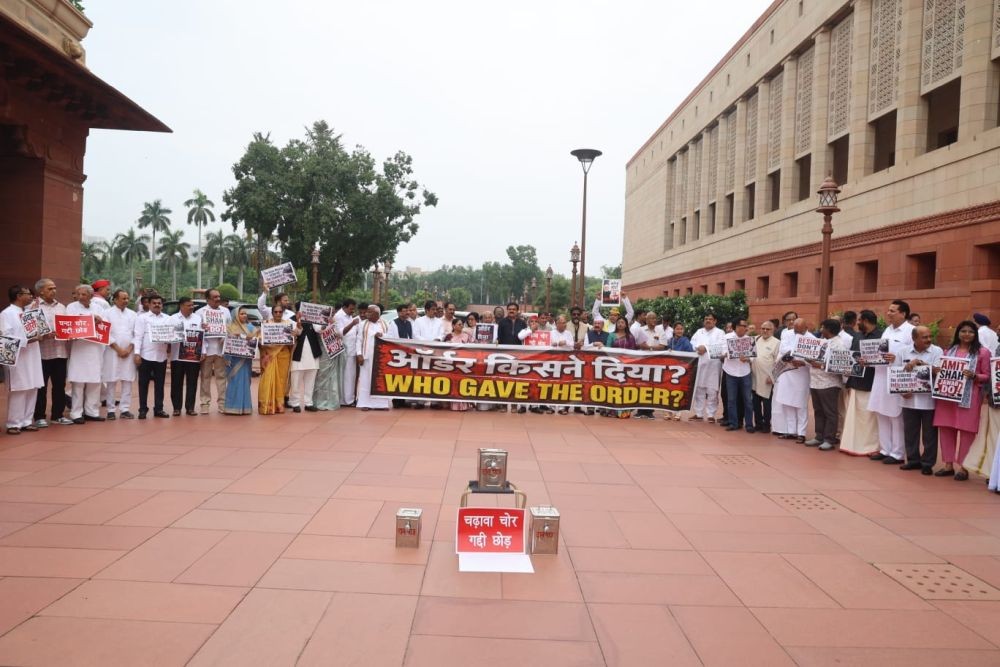 The Congress party and its allies in the INDIA bloc on Thursday staged a protest at Makar Dwar of Parliament (Photo source: IANS)