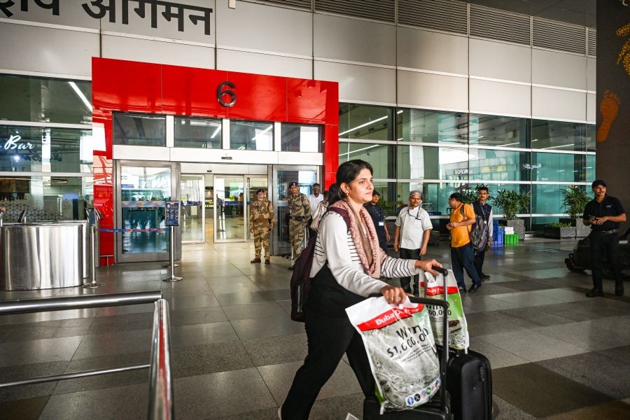 A passenger arrived at Indira Gandhi International (IGI) Airport from Dubai in New Delhi on March 03, 2026.  (IANS File Photo)