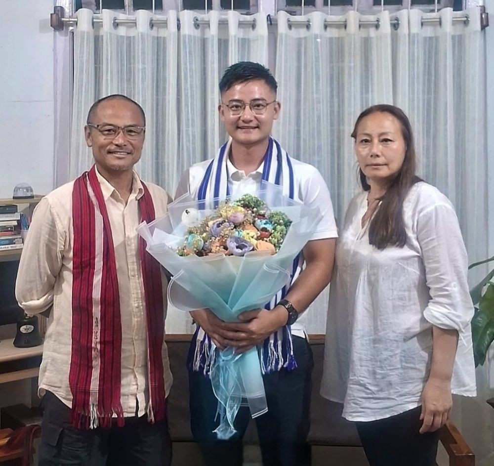 Eric Yanthan, centre, poses for a photo during the felicitation programme held in New Delhi on August 15.