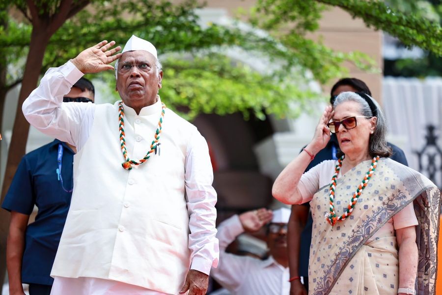 Congress President Mallikarjun Kharge and Congress Parliamentary Party Chairperson Sonia Gandhi during the 80th Independence Day celebrations at the All India Congress Committee headquarters in New Delhi on August 15, 2026. (IANS/X/@INCIndia Photo)