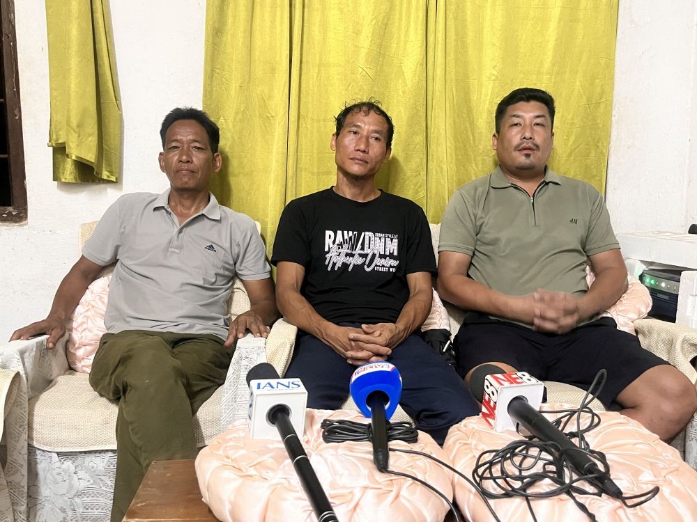Border village representatives addressing the media (Morung Photo)