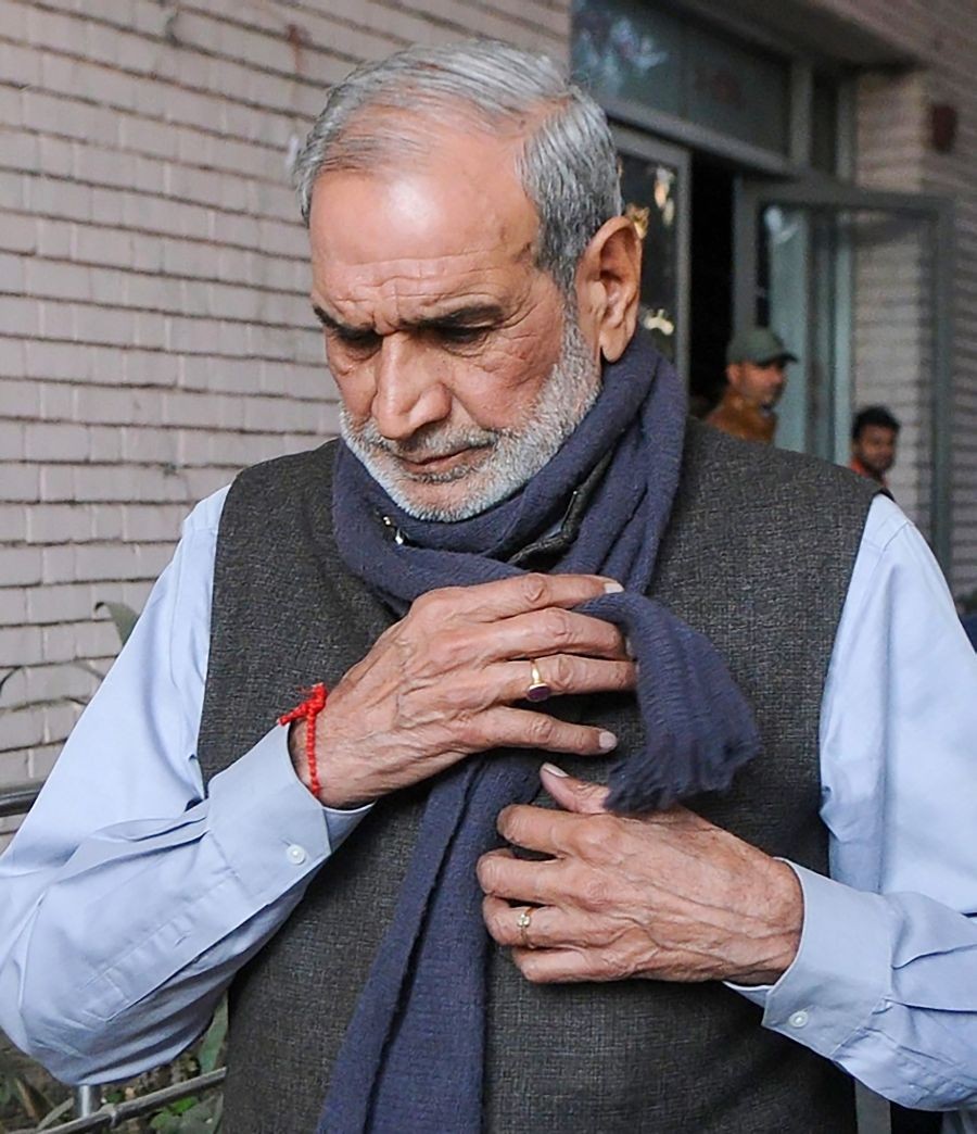 Senior Congress leader Sajjan Kumar comes out after appearing before the Special Investigation Team (SIT) in New Delhi on Dec 21, 2016. (IANS File Photo)