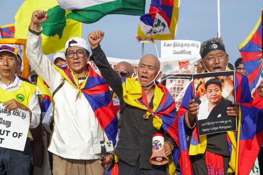 Tibetan community members participate in a protest at Besant Nagar Beach against China's alleged ethnic repression in Tibet and hold prayers in memory of Lobga Rangzen in Chennai on August 2, 2026. (IANS Photo)