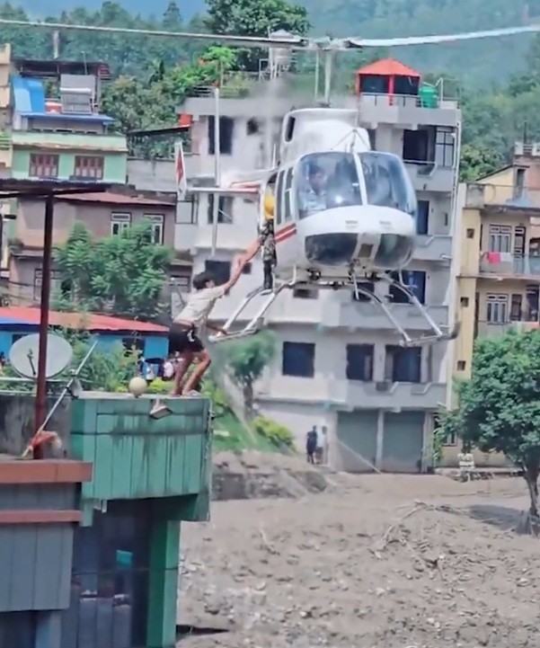 Nepal flash floods: Indian Embassy issues emergency numbers for assistance, information. (Video grab courtesy: X/@NepaliArmyHQ)