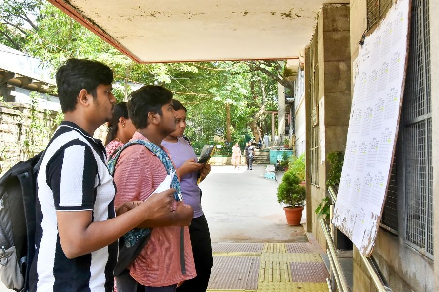 Students check for their sitting arrangement before appearing for the National Eligibility cum Entrance Test (NEET-UG) at RC College in Bengaluru district of Karnataka on June 21, 2026. (IANS File Photo)