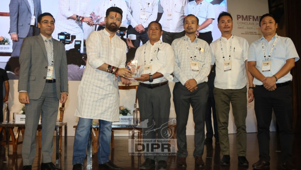Officials of Department of Food Processing, GoN being felicitated by Union Minister for Food Processing, GoI, Chirag Paswan. (DIPR Photo)
