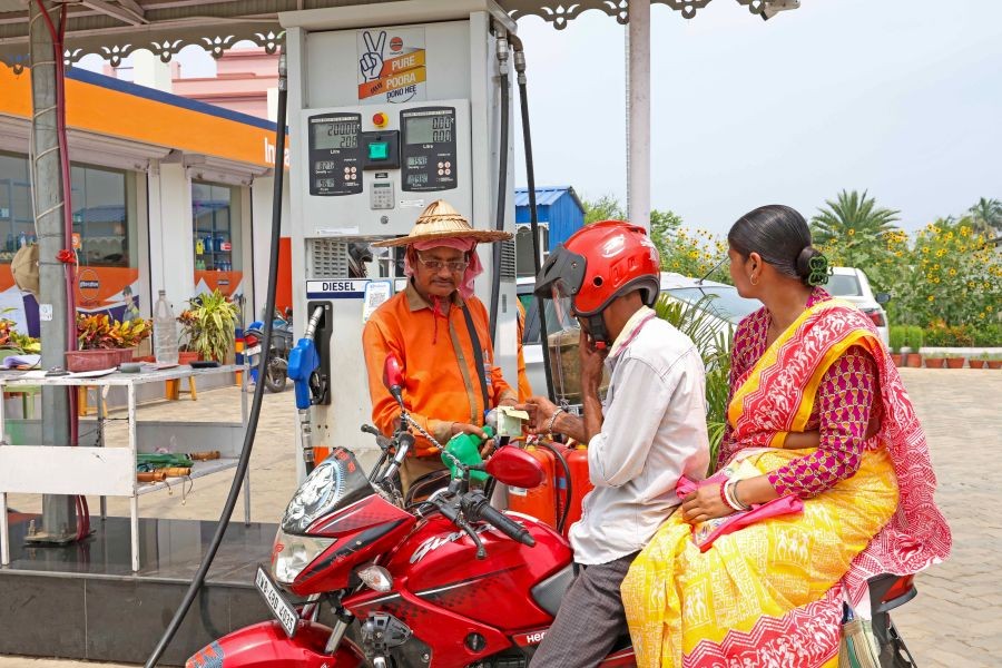 A petrol pump attendant fills fuel in a vehicle at a petrol pump. (IANS File Photo)
