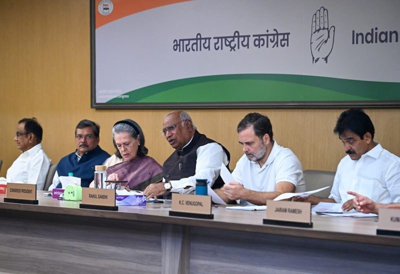 CEC has become 'puppet' of Union govt: Cong chief Kharge demands immediate removal of Gyanesh Kumar