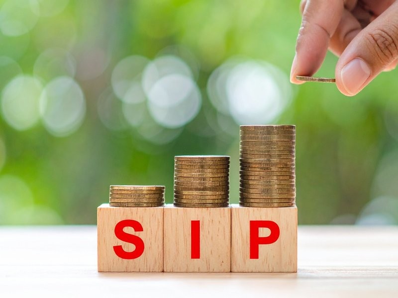 Net SIP inflow hits record Rs 2 trillion in FY26 despite rise in account closures (File Photo/IANS)