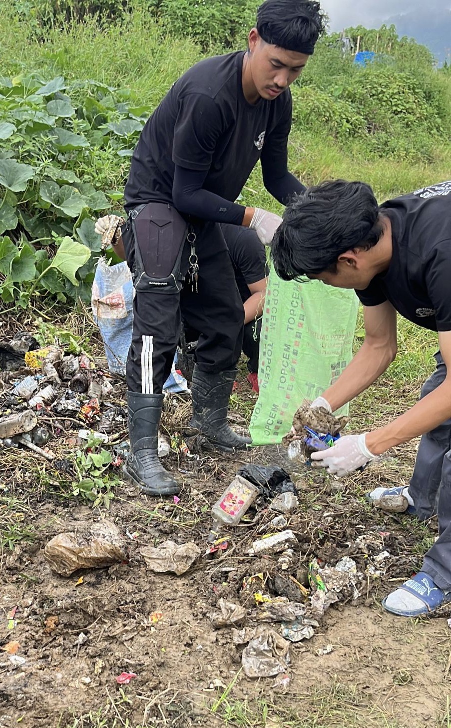 Participants collecting waste at the Wokha Public Ground on September 18. (Morung photo)
