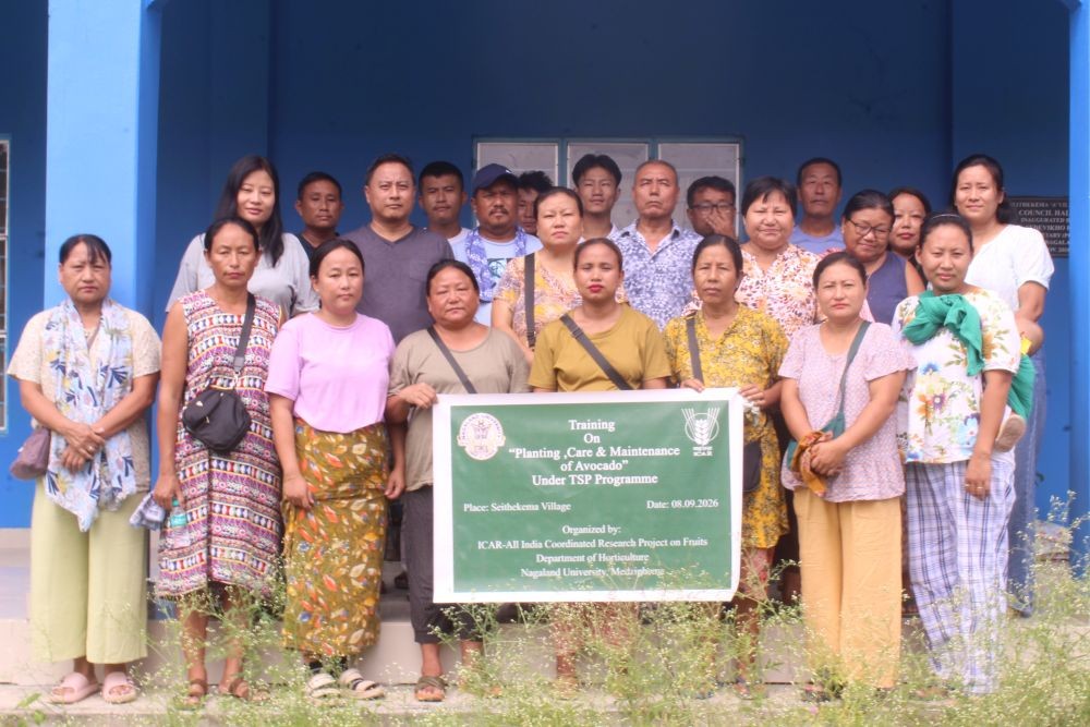 Officials along with the trainees during the avocado farming training for farmers held in Chümoukedima on September 8.
