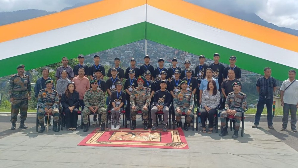 Maj Gen Harinder Singh Mavi with students and others on September 18. (Morung Photo)