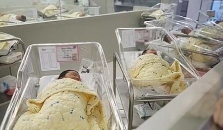 First baby girl in 200 years, Maha family welcomes her in chariot (Photo: IANS)