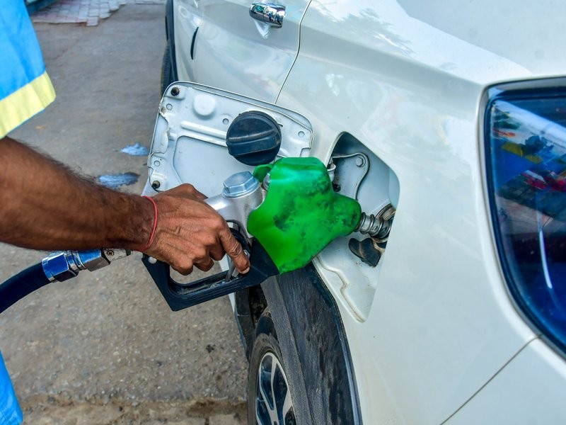 Centre cuts windfall tax on petrol, diesel and ATF exports (File Photo/IANS)