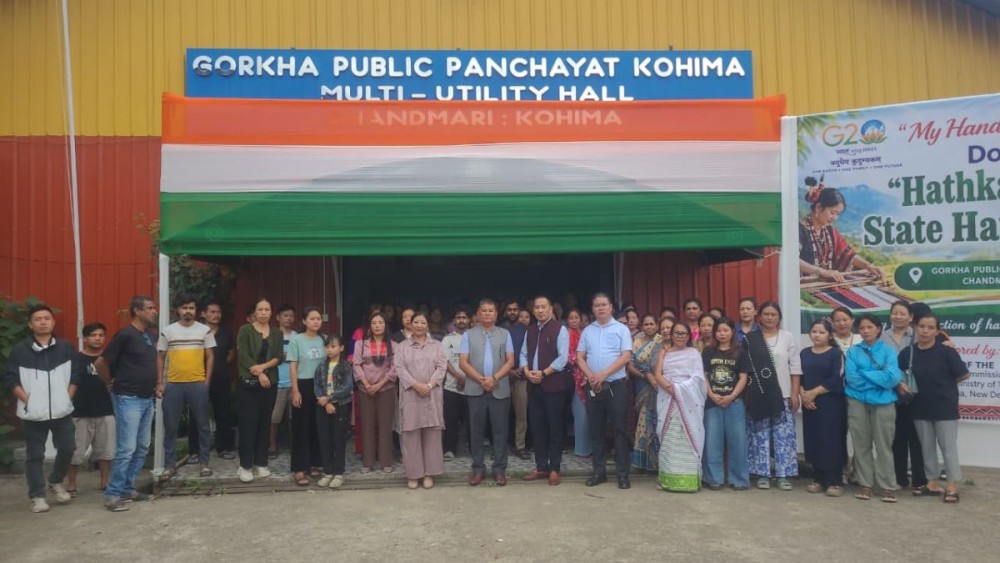 Orenthung Lotha, Gwaruno Khing and others with the participants of State Handloom Expo in Kohima on September 28. Morung Photo