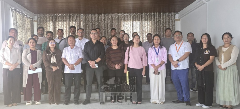 ADC and EO, Chiephobozou, Vekusheyi Rhakho, along with other officials and participants during a special campaign on Lok Kalyan Mela held at Town Council Hall, Chiephobozou, Kohima on  September 23. (DIRP Photo)