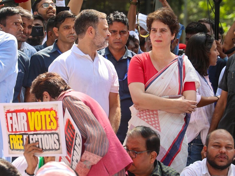 Leader of Opposition in the Lok Sabha Rahul Gandhi and Congress MPs Priyanka Gandhi Vadra during a march by INDIA bloc MPs from Parliament towards the Election Commission of India headquarters, protesting against Chief Election Commissioner Gyanesh Kumar and the Special Intensive Revision of electoral rolls in New Delhi on October 06, 2026. (Photo: IANS/Prem Nath Pandey)