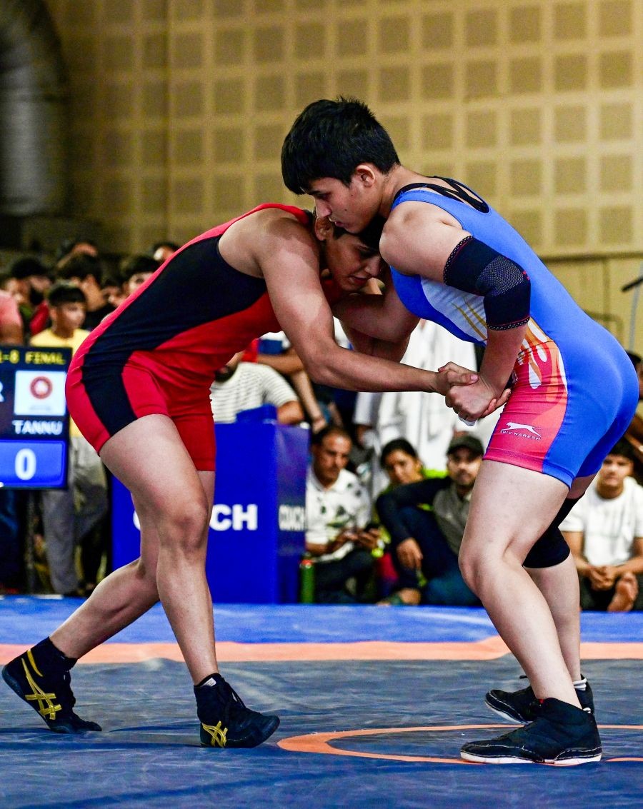 Wrestler Antim Panghal (in red) competes against Tannu in the women's 53kg category wrestling bout during the Asian Games selection trials at the Indira Gandhi Indoor Stadium in New Delhi on May 30, 2026. (Photo: IANS/Deepak Kumar)
