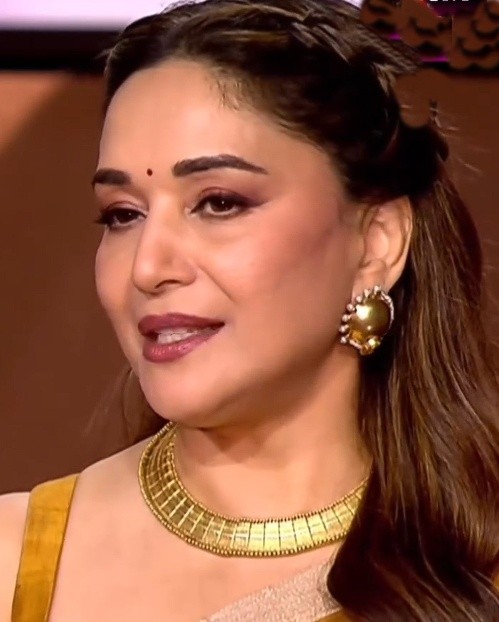 Madhuri Dixit recalls how her lifelike cutouts from ‘Prem Deewane’ fooled her friend and Aamir Khan