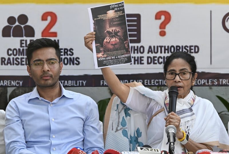 Election process in India has been hijacked, centralised: Mamata Banerjee
