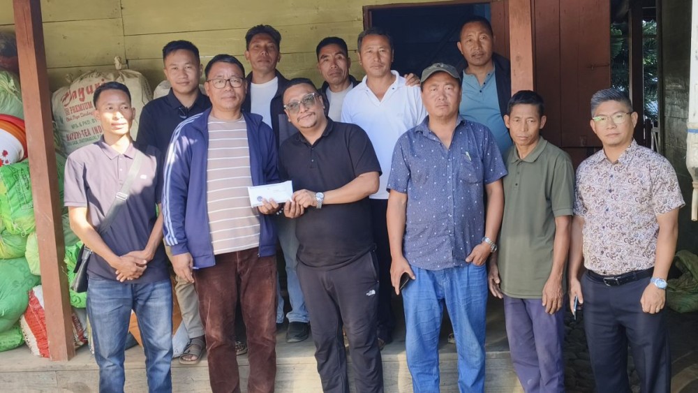 Members of the Baptist Pastors’ Fellowship Kiphire Town hand over relief funds to representatives of a tribal council for families affected by the Tikhir–Yimkhiung conflict. BPFKT contributed Rs 1.40 lakh to the Tikhir Tribal Council and Rs 70,000 to the Yimkhiung Tribal Council on October 19. (Photo courtesy: BPFKT)