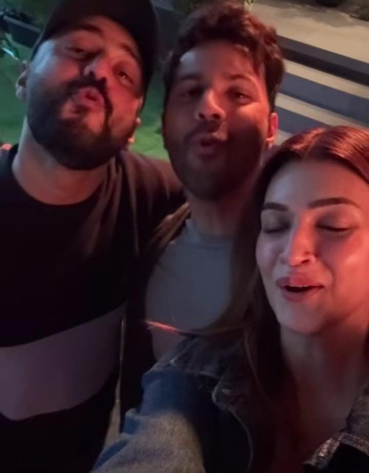 Kriti Sanon reunites with her 'Bhediya' co-star Varun Dhawan: Stay Tuned