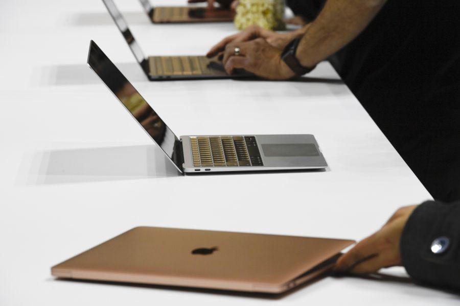 Photo taken on Oct. 30, 2018 shows Apple products during a launch event in Brooklyn, New York, the United States. Apple Inc. on Tuesday launched its new iPad Pro, MacBook Air and Mac mini at an event in Brooklyn, New York City, offering long-awaited updates to some of its popular devices. (Xinhua/IANS)